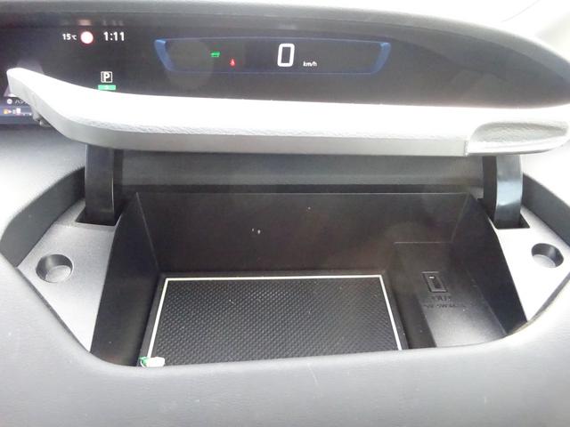 セレナ ｅ－パワー　ハイウェイスターＶ　プロパイロット　純正９インチナビ　フルセグＴＶ　後席フリップダウンモニター　両側パワースライドドア　アラウンドビューモニター　ドライブレコーダー　ＥＴＣ　レーンキープアシスト　ハンドルヒーター（22枚目）