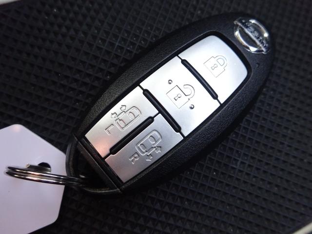 セレナ ｅ－パワー　ハイウェイスターＶ　プロパイロット　純正９インチナビ　フルセグＴＶ　後席フリップダウンモニター　両側パワースライドドア　アラウンドビューモニター　ドライブレコーダー　ＥＴＣ　レーンキープアシスト　ハンドルヒーター（50枚目）