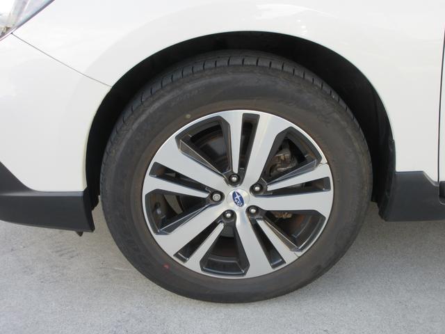 レガシィアウトバック リミテッド　４ＷＤ　アイサイト　本革シート　純正８インチナビ　フルセグＴＶ　後席フリップダウンモニター　フロント＋サイド＋バックカメラ　パワーバックドア　クルコン　ドラレコ　ＥＴＣ　シートヒーター　パワーシート（9枚目）