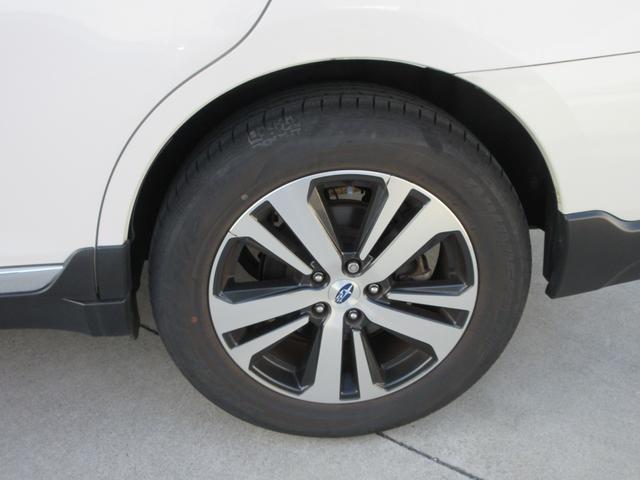 レガシィアウトバック リミテッド　４ＷＤ　アイサイト　本革シート　純正８インチナビ　フルセグＴＶ　後席フリップダウンモニター　フロント＋サイド＋バックカメラ　パワーバックドア　クルコン　ドラレコ　ＥＴＣ　シートヒーター　パワーシート（10枚目）