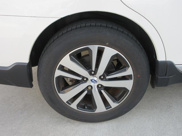 レガシィアウトバック リミテッド　４ＷＤ　アイサイト　本革シート　純正８インチナビ　フルセグＴＶ　後席フリップダウンモニター　フロント＋サイド＋バックカメラ　パワーバックドア　クルコン　ドラレコ　ＥＴＣ　シートヒーター　パワーシート（11枚目）