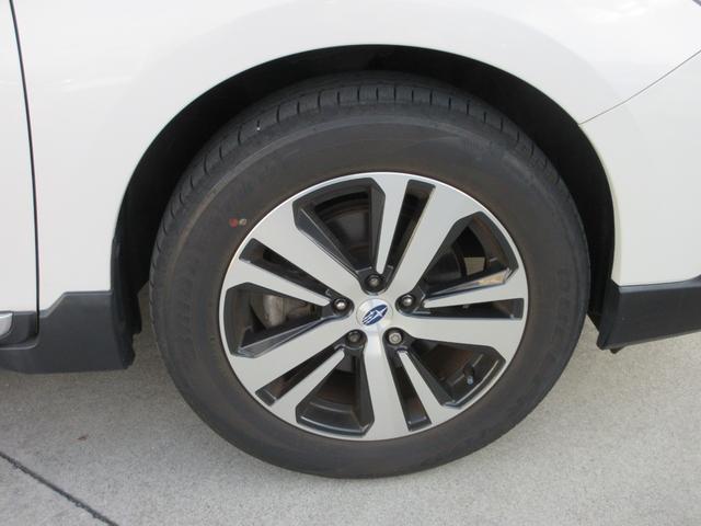 レガシィアウトバック リミテッド　４ＷＤ　アイサイト　本革シート　純正８インチナビ　フルセグＴＶ　後席フリップダウンモニター　フロント＋サイド＋バックカメラ　パワーバックドア　クルコン　ドラレコ　ＥＴＣ　シートヒーター　パワーシート（12枚目）