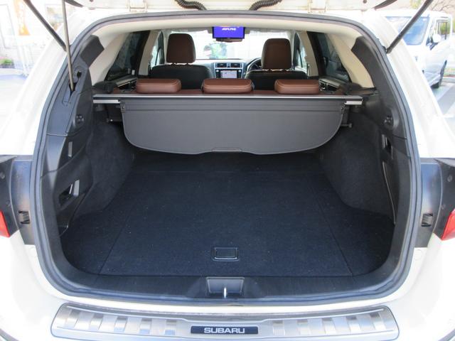 レガシィアウトバック リミテッド　４ＷＤ　アイサイト　本革シート　純正８インチナビ　フルセグＴＶ　後席フリップダウンモニター　フロント＋サイド＋バックカメラ　パワーバックドア　クルコン　ドラレコ　ＥＴＣ　シートヒーター　パワーシート（18枚目）