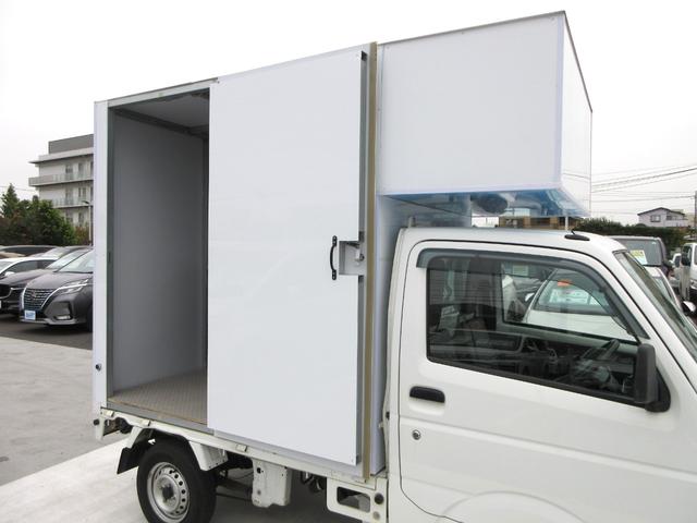 NT100クリッパートラック DX キッチンカー 移動販売車 1面跳ね上げ売窓 冷凍冷蔵庫 2層シンク 20L給排水タンク×4 作業台 換気扇 電源コンセント 5速MT車(7枚目)