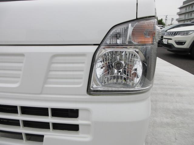 NT100クリッパートラック DX キッチンカー 移動販売車 1面跳ね上げ売窓 冷凍冷蔵庫 2層シンク 20L給排水タンク×4 作業台 換気扇 電源コンセント 5速MT車(8枚目)