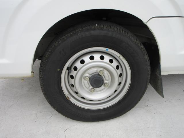 NT100クリッパートラック DX キッチンカー 移動販売車 1面跳ね上げ売窓 冷凍冷蔵庫 2層シンク 20L給排水タンク×4 作業台 換気扇 電源コンセント 5速MT車(9枚目)