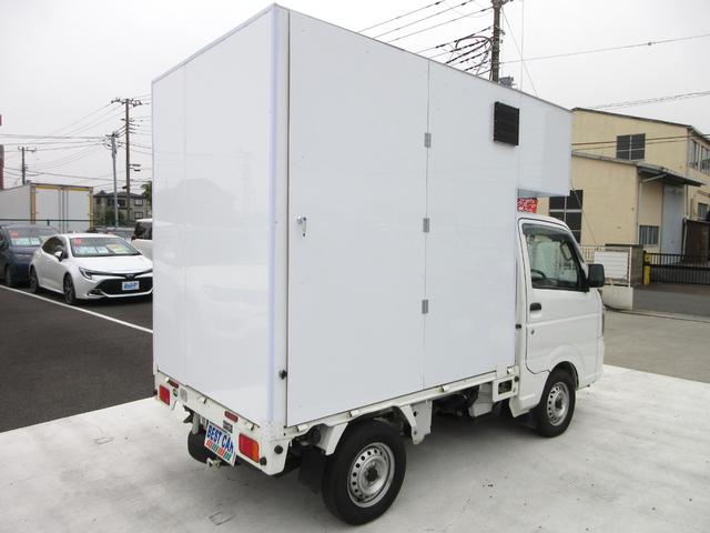 NT100クリッパートラック DX キッチンカー 移動販売車 1面跳ね上げ売窓 冷凍冷蔵庫 2層シンク 20L給排水タンク×4 作業台 換気扇 電源コンセント 5速MT車(20枚目)