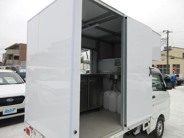 NT100クリッパートラック DX キッチンカー 移動販売車 1面跳ね上げ売窓 冷凍冷蔵庫 2層シンク 20L給排水タンク×4 作業台 換気扇 電源コンセント 5速MT車(21枚目)