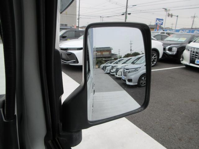 NT100クリッパートラック DX キッチンカー 移動販売車 1面跳ね上げ売窓 冷凍冷蔵庫 2層シンク 20L給排水タンク×4 作業台 換気扇 電源コンセント 5速MT車(23枚目)