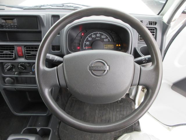 NT100クリッパートラック DX キッチンカー 移動販売車 1面跳ね上げ売窓 冷凍冷蔵庫 2層シンク 20L給排水タンク×4 作業台 換気扇 電源コンセント 5速MT車(24枚目)