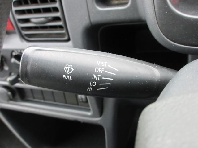 NT100クリッパートラック DX キッチンカー 移動販売車 1面跳ね上げ売窓 冷凍冷蔵庫 2層シンク 20L給排水タンク×4 作業台 換気扇 電源コンセント 5速MT車(27枚目)