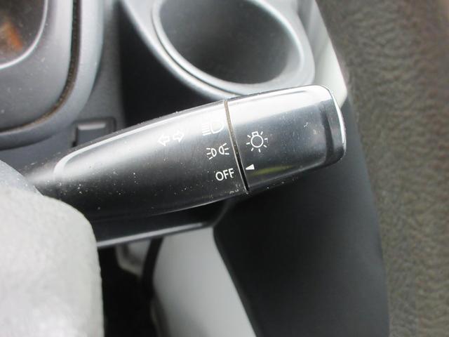 NT100クリッパートラック DX キッチンカー 移動販売車 1面跳ね上げ売窓 冷凍冷蔵庫 2層シンク 20L給排水タンク×4 作業台 換気扇 電源コンセント 5速MT車(28枚目)