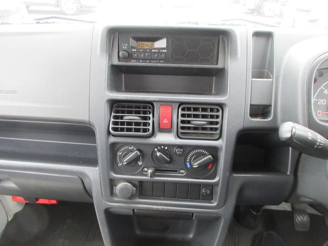 NT100クリッパートラック DX キッチンカー 移動販売車 1面跳ね上げ売窓 冷凍冷蔵庫 2層シンク 20L給排水タンク×4 作業台 換気扇 電源コンセント 5速MT車(32枚目)