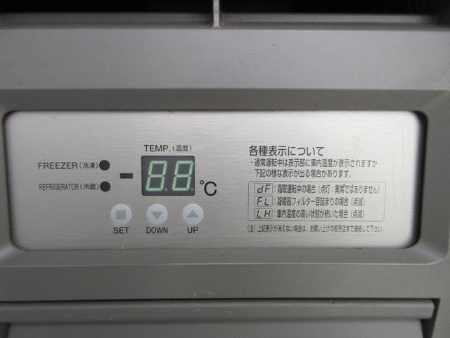 NT100クリッパートラック DX キッチンカー 移動販売車 1面跳ね上げ売窓 冷凍冷蔵庫 2層シンク 20L給排水タンク×4 作業台 換気扇 電源コンセント 5速MT車(43枚目)