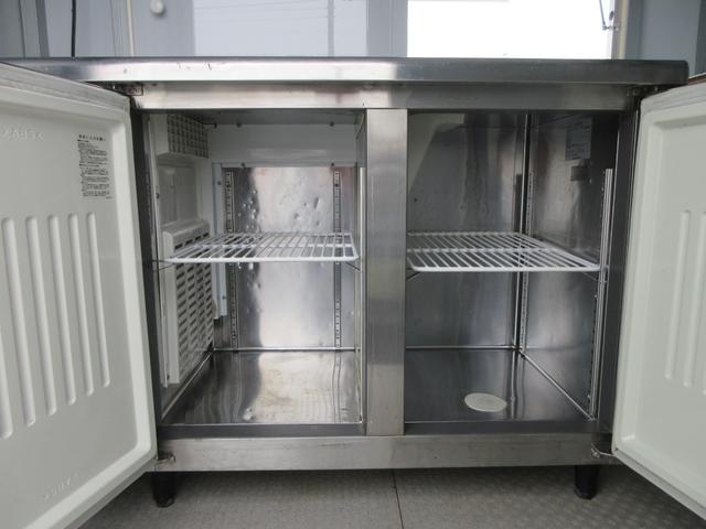 NT100クリッパートラック DX キッチンカー 移動販売車 1面跳ね上げ売窓 冷凍冷蔵庫 2層シンク 20L給排水タンク×4 作業台 換気扇 電源コンセント 5速MT車(45枚目)