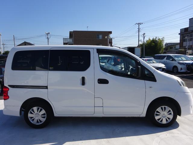 ＮＶ２００バネットバン ＶＸ　社外ナビ　バックカメラ　ＤＩＳＣ　ＵＳＢ　運転席助手席エアバック　両側スライドドア　パワーステーション　キーレスエントリー（16枚目）