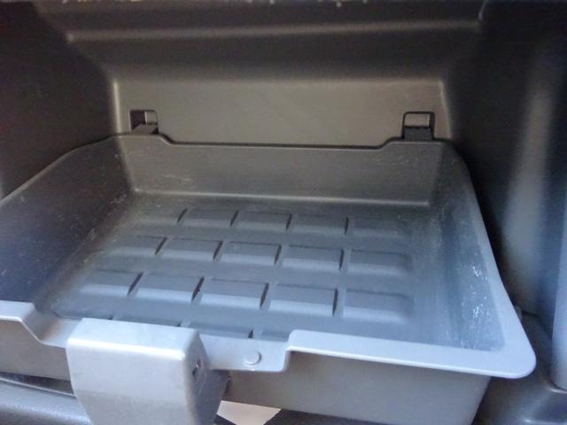 ＮＶ２００バネットバン ＶＸ　社外ナビ　バックカメラ　ＤＩＳＣ　ＵＳＢ　運転席助手席エアバック　両側スライドドア　パワーステーション　キーレスエントリー（33枚目）