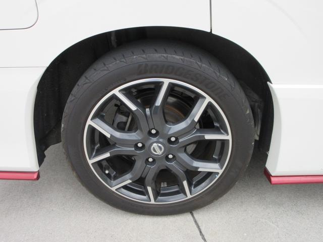 セレナ ニスモ　プロパイロット　純正１０．５インチナビ　フルセグＴＶ　後席フリップダウンモニター　全周囲カメラ　両側パワースライドドア　ドラレコ　ＥＴＣ　ＬＥＤヘッドライト　純正１７インチＡＷ　インテリジェントキー（11枚目）