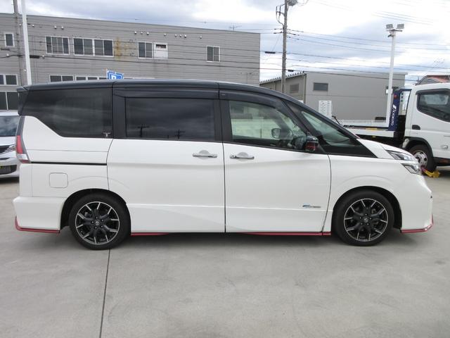 セレナ ニスモ　プロパイロット　純正１０．５インチナビ　フルセグＴＶ　後席フリップダウンモニター　全周囲カメラ　両側パワースライドドア　ドラレコ　ＥＴＣ　ＬＥＤヘッドライト　純正１７インチＡＷ　インテリジェントキー（13枚目）