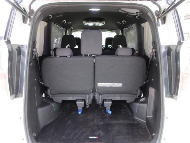 セレナ ニスモ　プロパイロット　純正１０．５インチナビ　フルセグＴＶ　後席フリップダウンモニター　全周囲カメラ　両側パワースライドドア　ドラレコ　ＥＴＣ　ＬＥＤヘッドライト　純正１７インチＡＷ　インテリジェントキー（18枚目）