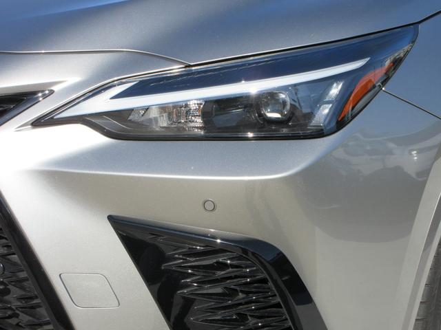 ＮＸ ＮＸ３５０ｈ　Ｆスポーツ　４ＷＤ　ホワイトレザーシート　純正１４インチナビ　フルセグＴＶ　バックカメラ　パワーバックドア　レーダークルコン　パドルシフト　ＥＴＣ　シートヒーター　パワーシート　純正２０インチＡＷ　ＬＥＤヘッド（8枚目）