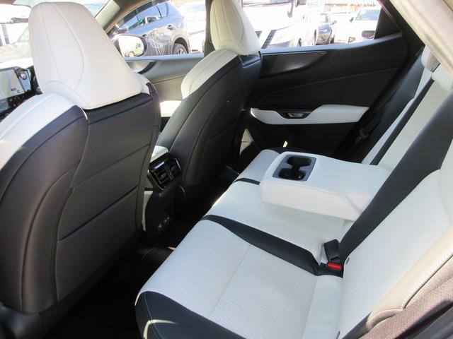 ＮＸ ＮＸ３５０ｈ　Ｆスポーツ　４ＷＤ　ホワイトレザーシート　純正１４インチナビ　フルセグＴＶ　バックカメラ　パワーバックドア　レーダークルコン　パドルシフト　ＥＴＣ　シートヒーター　パワーシート　純正２０インチＡＷ　ＬＥＤヘッド（50枚目）