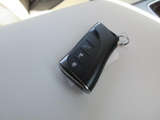 ＮＸ ＮＸ３５０ｈ　Ｆスポーツ　４ＷＤ　ホワイトレザーシート　純正１４インチナビ　フルセグＴＶ　バックカメラ　パワーバックドア　レーダークルコン　パドルシフト　ＥＴＣ　シートヒーター　パワーシート　純正２０インチＡＷ　ＬＥＤヘッド（54枚目）