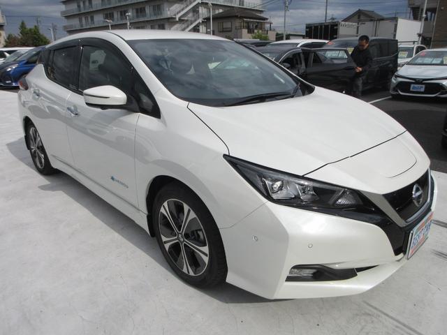 リーフ Ｇ　プロパイロット　純正ナビフルセグＴＶ　全周囲カメラ　ドライブレコーダー　ＥＴＣ　シートヒーター　ステアリングヒーター　エマージェンシーブレーキ　ＬＥＤヘッドライト　インテリキー　急速充電　充電ケーブル（6枚目）