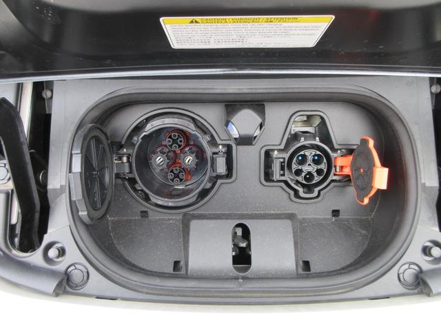 リーフ Ｇ　プロパイロット　純正ナビフルセグＴＶ　全周囲カメラ　ドライブレコーダー　ＥＴＣ　シートヒーター　ステアリングヒーター　エマージェンシーブレーキ　ＬＥＤヘッドライト　インテリキー　急速充電　充電ケーブル（19枚目）
