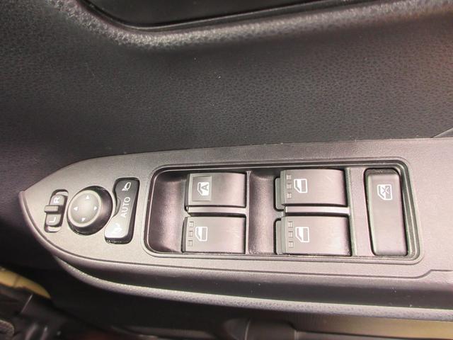 タント ファンクロス　４ＷＤ　スマートアシスト　両側パワースライドドア　ＥＴＣ　シートヒーター　ＬＥＤヘッドライト　ルーフレール　プッシュスタート　純正１４インチＡＷ　スマートキー（29枚目）