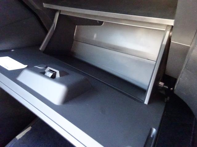 セレナ ｅ－パワー　オーテック　スポーツスペック　プロパイロット　純正９インチナビ　フルセグＴＶ　後席フリップダウンモニター　両側パワースライドドア　アラウンドビューモニター　ドライブレコーダー　ＥＴＣ　ブラインドスポットモニター（40枚目）