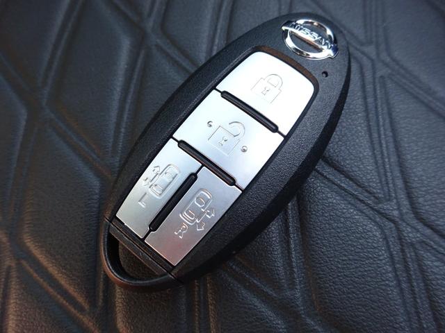 セレナ ｅ－パワー　オーテック　スポーツスペック　プロパイロット　純正９インチナビ　フルセグＴＶ　後席フリップダウンモニター　両側パワースライドドア　アラウンドビューモニター　ドライブレコーダー　ＥＴＣ　ブラインドスポットモニター（51枚目）