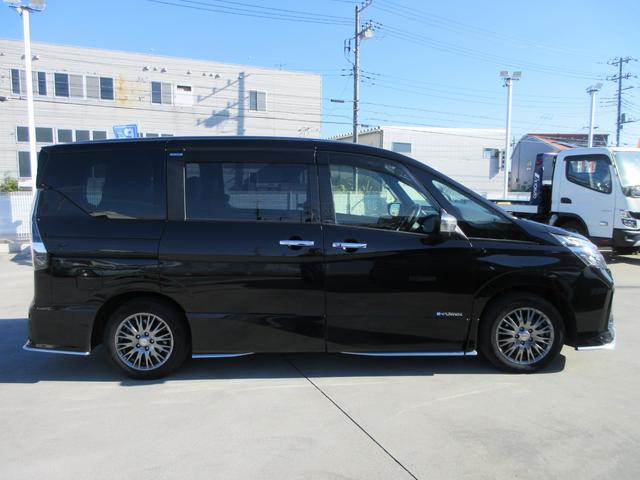 セレナ ｅ－パワー　オーテック　セーフティパッケージ　プロパイロット　レザーシート　純正１０インチナビ　フルセグＴＶ　全周囲カメラ　後席フリップダウンモニター　両側パワースライドドア　ドラレコ　ＥＴＣ　ＬＥＤヘッドライト　純正１６インチＡＷ　インテリキー（13枚目）