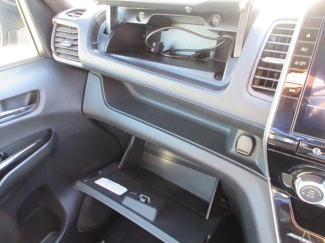 セレナ ｅ－パワー　オーテック　セーフティパッケージ　プロパイロット　レザーシート　純正１０インチナビ　フルセグＴＶ　全周囲カメラ　後席フリップダウンモニター　両側パワースライドドア　ドラレコ　ＥＴＣ　ＬＥＤヘッドライト　純正１６インチＡＷ　インテリキー（26枚目）