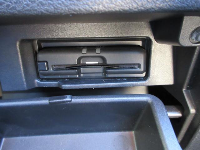 セレナ ｅ－パワー　オーテック　セーフティパッケージ　プロパイロット　レザーシート　純正１０インチナビ　フルセグＴＶ　全周囲カメラ　後席フリップダウンモニター　両側パワースライドドア　ドラレコ　ＥＴＣ　ＬＥＤヘッドライト　純正１６インチＡＷ　インテリキー（30枚目）