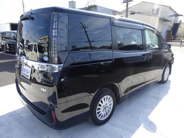 ヴォクシー ハイブリッドＶ　純正ナビ　フルセグＴＶ　両側パワースライドドア　バックカメラ　ＥＴＣ　Ｂｌｕｅｔｏｏｔｈ　ＤＩＳＣ　クルーズコントロール　レーンキープアシスト　シートヒーター　ダブルエアコン　オートライト（14枚目）