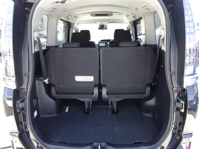 ヴォクシー ハイブリッドＶ　純正ナビ　フルセグＴＶ　両側パワースライドドア　バックカメラ　ＥＴＣ　Ｂｌｕｅｔｏｏｔｈ　ＤＩＳＣ　クルーズコントロール　レーンキープアシスト　シートヒーター　ダブルエアコン　オートライト（15枚目）