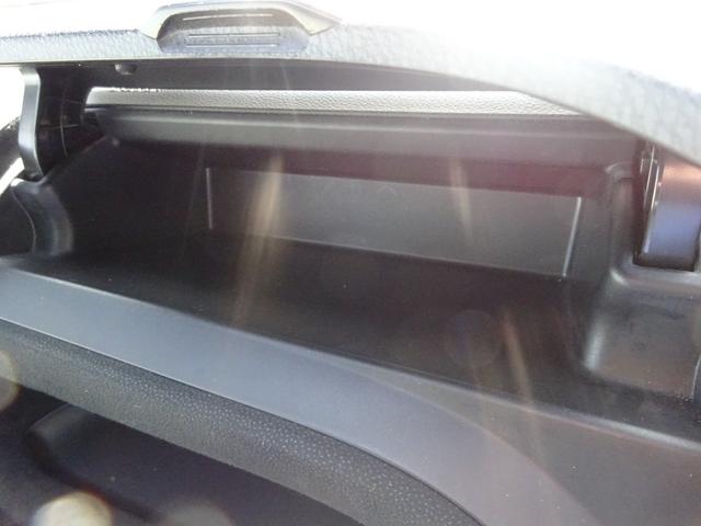 ヴォクシー ハイブリッドＶ　純正ナビ　フルセグＴＶ　両側パワースライドドア　バックカメラ　ＥＴＣ　Ｂｌｕｅｔｏｏｔｈ　ＤＩＳＣ　クルーズコントロール　レーンキープアシスト　シートヒーター　ダブルエアコン　オートライト（35枚目）