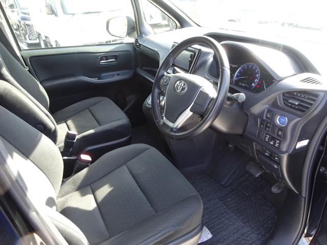 ヴォクシー ハイブリッドＶ　純正ナビ　フルセグＴＶ　両側パワースライドドア　バックカメラ　ＥＴＣ　Ｂｌｕｅｔｏｏｔｈ　ＤＩＳＣ　クルーズコントロール　レーンキープアシスト　シートヒーター　ダブルエアコン　オートライト（37枚目）