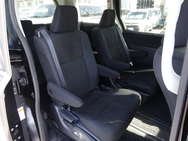 ヴォクシー ハイブリッドＶ　純正ナビ　フルセグＴＶ　両側パワースライドドア　バックカメラ　ＥＴＣ　Ｂｌｕｅｔｏｏｔｈ　ＤＩＳＣ　クルーズコントロール　レーンキープアシスト　シートヒーター　ダブルエアコン　オートライト（39枚目）