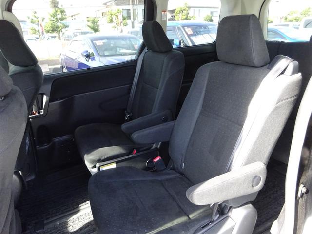 ヴォクシー ハイブリッドＶ　純正ナビ　フルセグＴＶ　両側パワースライドドア　バックカメラ　ＥＴＣ　Ｂｌｕｅｔｏｏｔｈ　ＤＩＳＣ　クルーズコントロール　レーンキープアシスト　シートヒーター　ダブルエアコン　オートライト（43枚目）