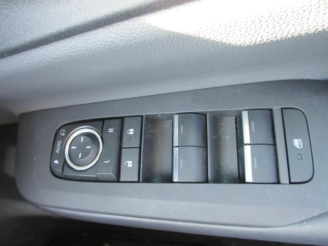 プリウス Ｇ　トヨタセーフティセンス　純正８インチナビ　フルセグＴＶ　バックカメラ　レーダークルーズコントロール　ドラレコ　ＥＴＣ　シートヒーター　ＬＥＤヘッドライト　ブラインドスポットモニター　ワンオーナー（28枚目）