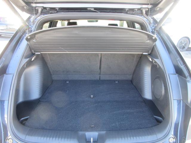 ＺＲ－Ｖ ｅ：ＨＥＶ　Ｚ特別仕様車ブラックスタイル　ホンダセンシング　本革シート　純正９インチナビ　フルセグＴＶ　全周囲カメラ　パワーバックドア　ＢＯＳＥサウンド　アダプティブクルーズコントロール　パドルシフト　ＥＴＣ　シートヒーター　パワーシート（18枚目）