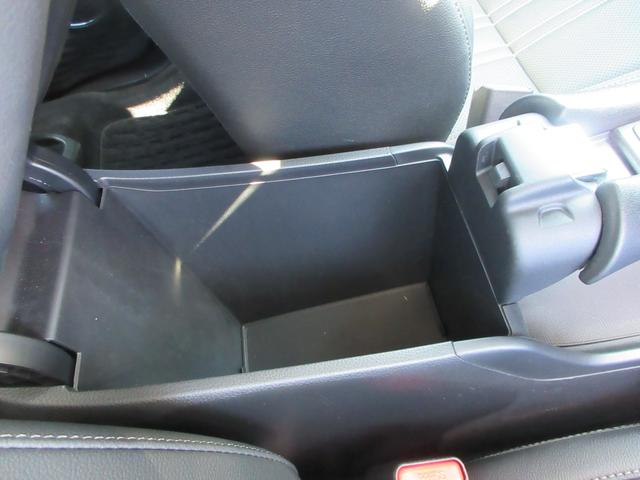 ＺＲ－Ｖ ｅ：ＨＥＶ　Ｚ特別仕様車ブラックスタイル　ホンダセンシング　本革シート　純正９インチナビ　フルセグＴＶ　全周囲カメラ　パワーバックドア　ＢＯＳＥサウンド　アダプティブクルーズコントロール　パドルシフト　ＥＴＣ　シートヒーター　パワーシート（41枚目）