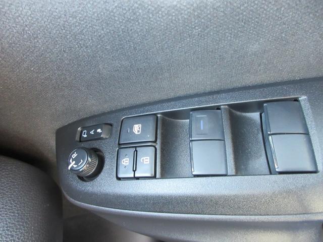 ヤリスクロス ハイブリッドＧ　４ＷＤ　トヨタセーフティセンス　純正８型ナビ　フルセグＴＶ　バックカメラ　レーダークルーズコントロール　ドラレコ　パーキングソナーセンサー　ＬＥＤヘッドライト　フォグ　エンジンスターター　スマートキー（29枚目）