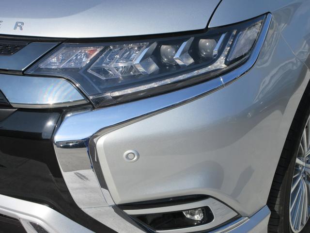 アウトランダーＰＨＥＶ Ｇプレミアムパッケージ　４ＷＤ　本革シート　純正８インチナビ　フルセグＴＶ　全周囲カメラ　パワーバックドア　レーダークルーズコントロール　パドルシフト　ドライブレコーダー　ＥＴＣ　シートヒーター　パワーシート　充電ケーブル（8枚目）