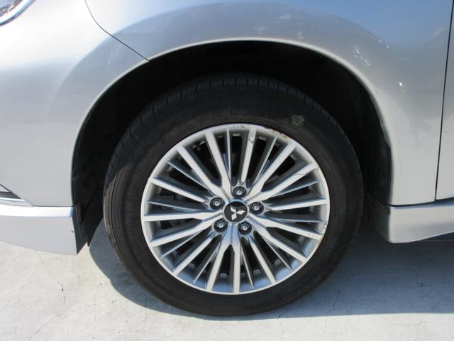 アウトランダーＰＨＥＶ Ｇプレミアムパッケージ　４ＷＤ　本革シート　純正８インチナビ　フルセグＴＶ　全周囲カメラ　パワーバックドア　レーダークルーズコントロール　パドルシフト　ドライブレコーダー　ＥＴＣ　シートヒーター　パワーシート　充電ケーブル（9枚目）