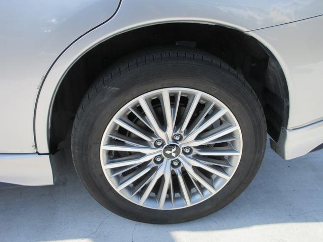 アウトランダーＰＨＥＶ Ｇプレミアムパッケージ　４ＷＤ　本革シート　純正８インチナビ　フルセグＴＶ　全周囲カメラ　パワーバックドア　レーダークルーズコントロール　パドルシフト　ドライブレコーダー　ＥＴＣ　シートヒーター　パワーシート　充電ケーブル（10枚目）