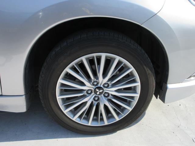 アウトランダーＰＨＥＶ Ｇプレミアムパッケージ　４ＷＤ　本革シート　純正８インチナビ　フルセグＴＶ　全周囲カメラ　パワーバックドア　レーダークルーズコントロール　パドルシフト　ドライブレコーダー　ＥＴＣ　シートヒーター　パワーシート　充電ケーブル（12枚目）