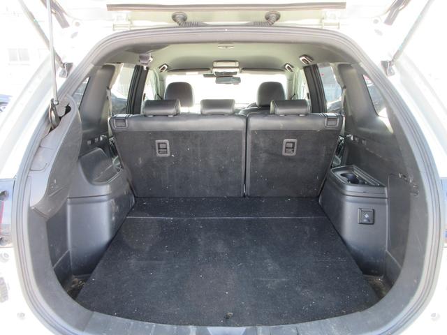 アウトランダーＰＨＥＶ Ｇプレミアムパッケージ　４ＷＤ　本革シート　純正８インチナビ　フルセグＴＶ　全周囲カメラ　パワーバックドア　レーダークルーズコントロール　パドルシフト　ドライブレコーダー　ＥＴＣ　シートヒーター　パワーシート　充電ケーブル（18枚目）